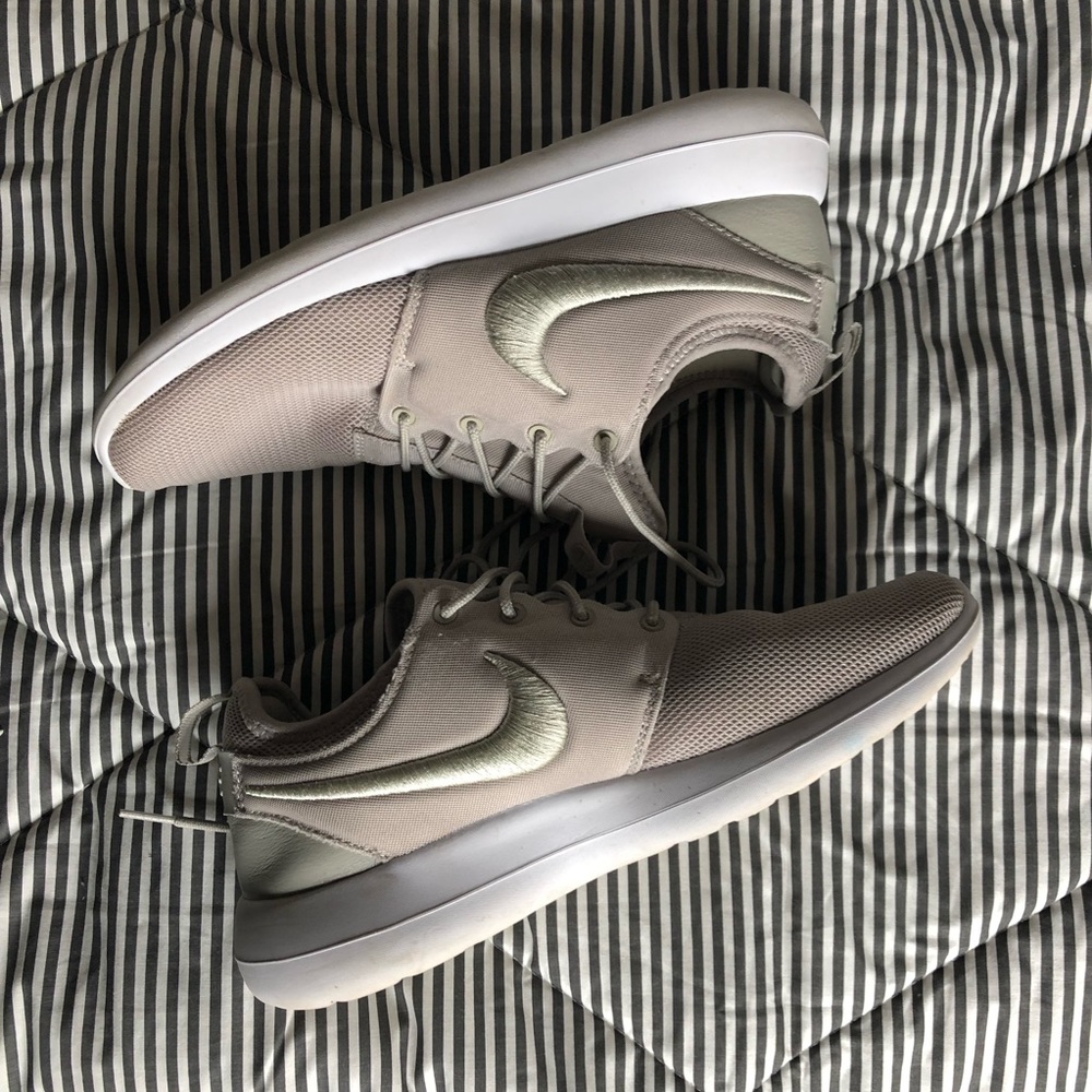 NIKE SNEAKER ROSHE NUDE